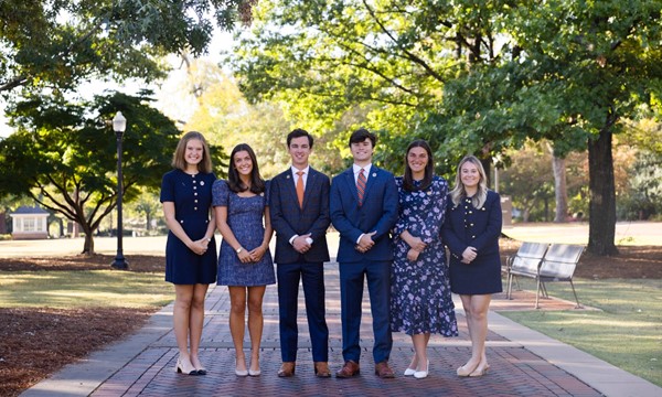 SGA: Exec Applications Close at 12 NOON TODAY!